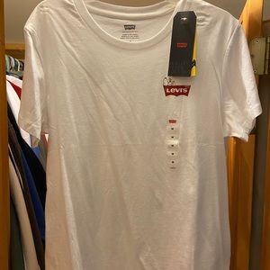Levi’s tee